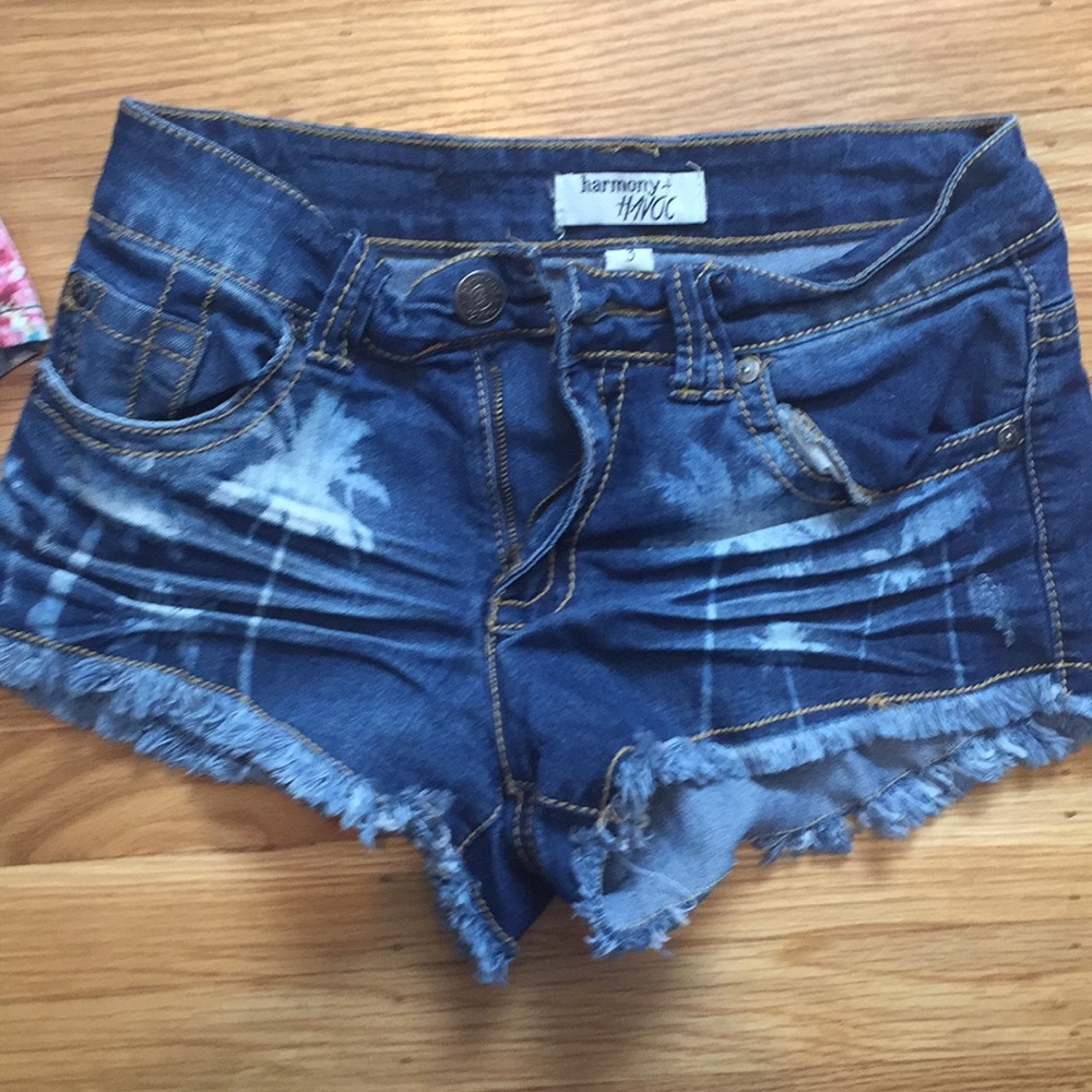 Cute jean shorts!!!size 3